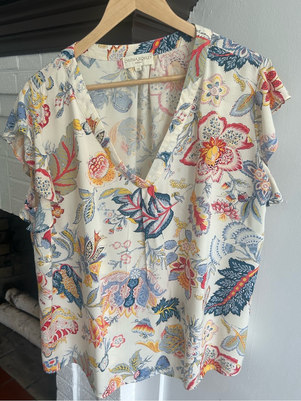 Cynthia Rowley Cream Floral Cap-Sleeve V-Neck Top